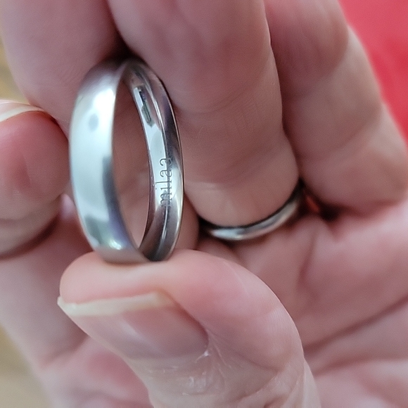 Beautiful Ring - Picture 2 of 3